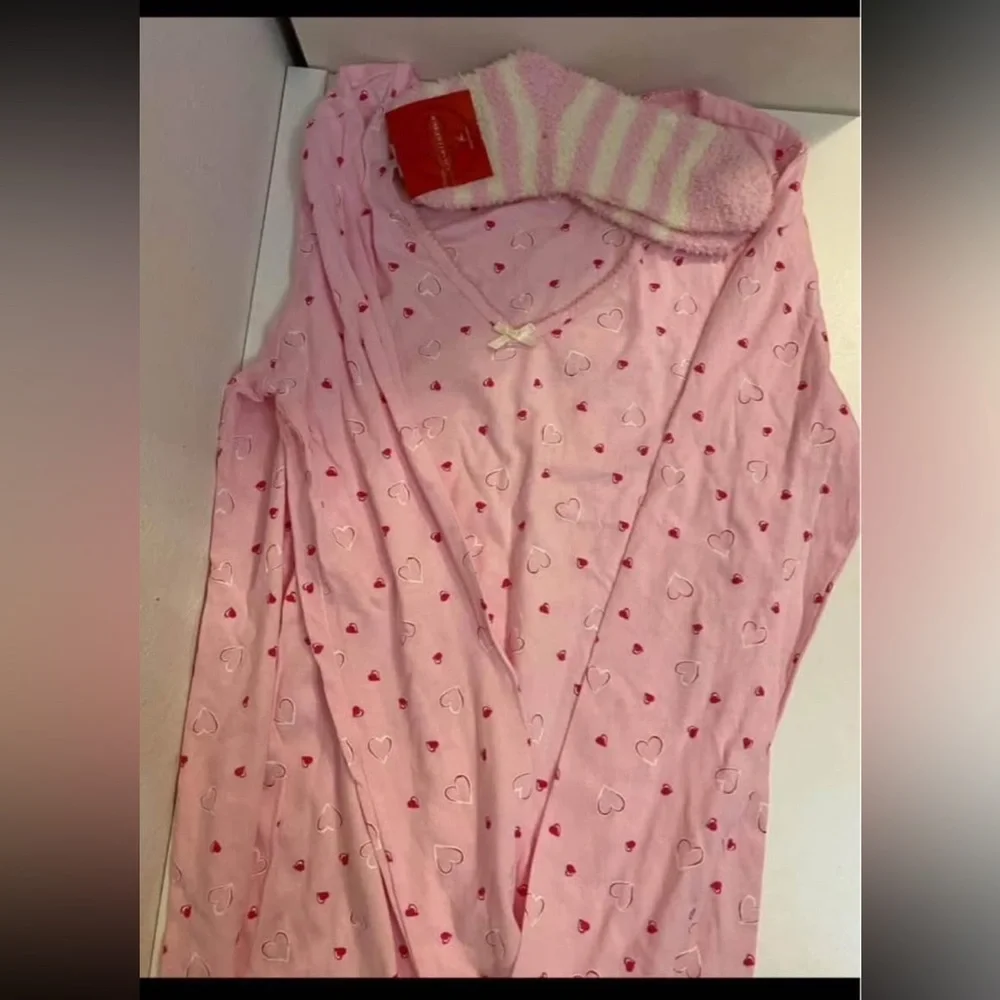 Bundle 💕Victoria's Secret 💕Red Satin Chemise with Bow Accents & Sleepshirt &🎁